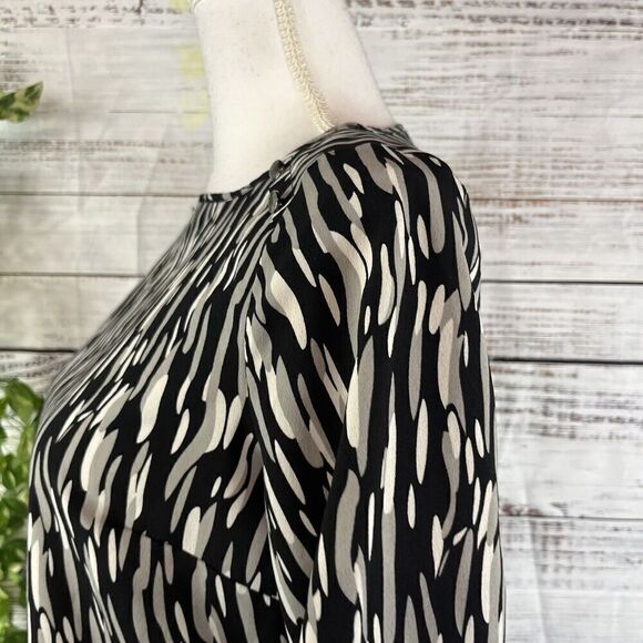BCBG Max Azria Blosue Top size Extra Small Black Gray Career Church Modest Slim - Picture 8 of 11